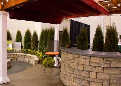 outdoor kitchen and bar