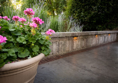 paver seating wall with landscape lighting