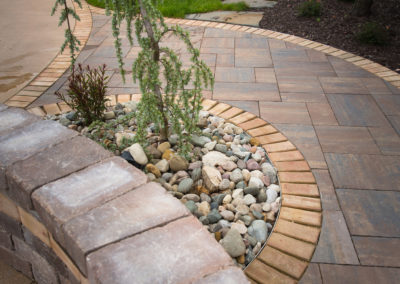 paver seating wall and decorative planting